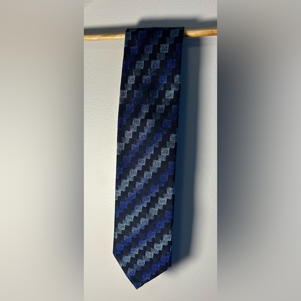 Pavone 100% Silk Designer Tie Made In Italy Nice Blue & Black Pattern 58x4”